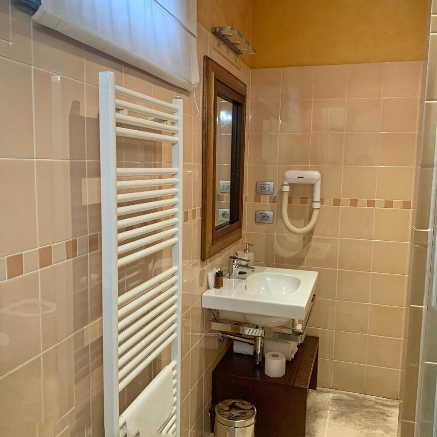 Cortiletto D'Alba Camere Con Ristorante Екстер'єр фото